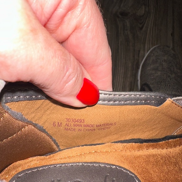 Eurosoft by Söfft Metallic Silver Gray Slip-On Shoes
Comfortable Fall size 6 - Picture 9 of 10